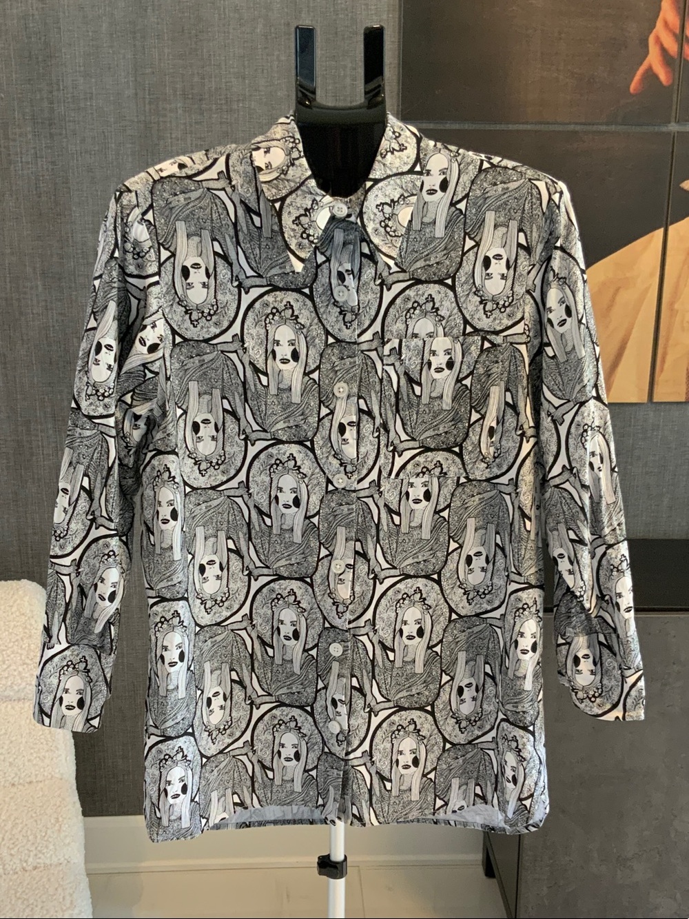 Simons ICÔNE Black and White Illustration Button-Up Shirt XS